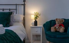 Kirkmoor Cottage - Cosy Home Central Clitheroe